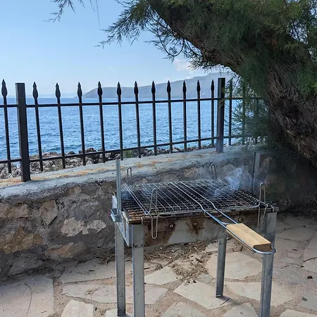 Seafront Villa, Fay كارداميلي