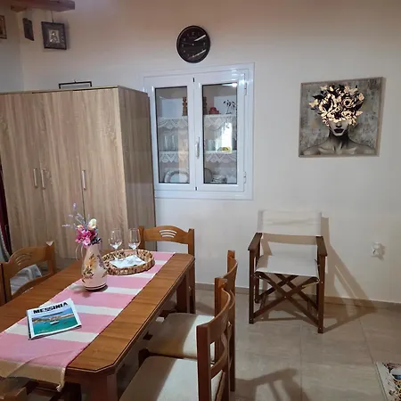 Seafront Villa, Fay بيت للعطل كارداميلي