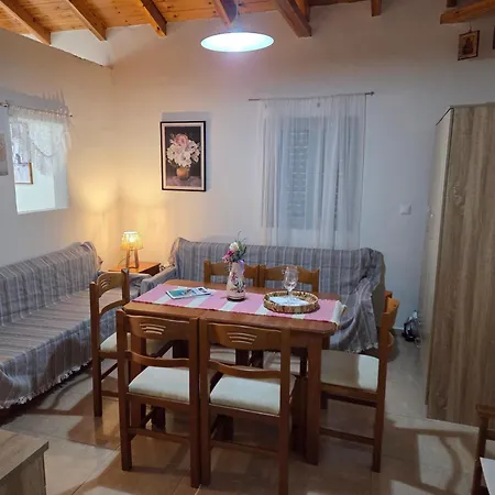 Seafront Villa, Fay كارداميلي