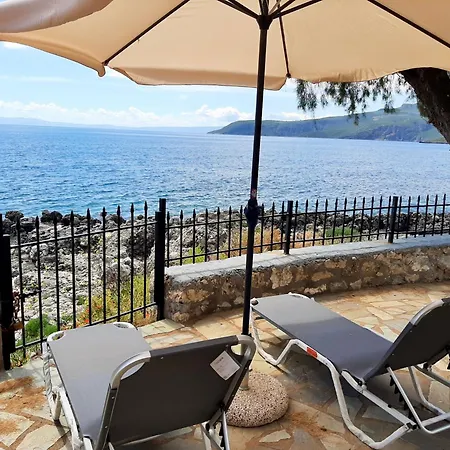 Seafront Villa, Fay كارداميلي